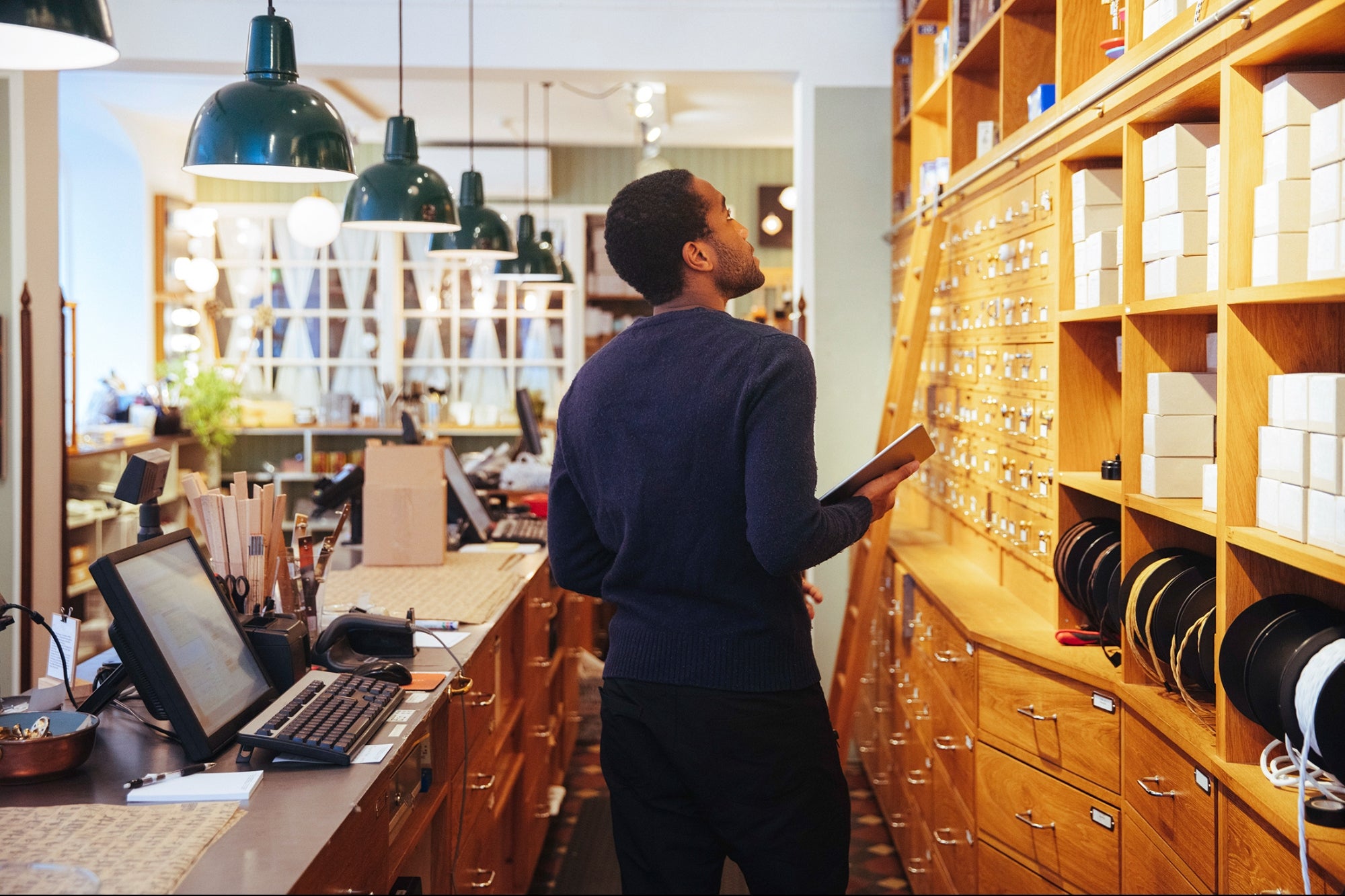 5 Ways Retailers Can Unload Excess Inventory