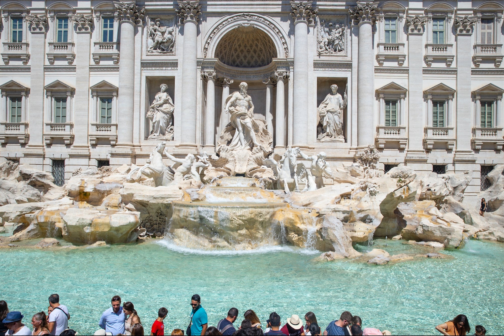 Watch: Tourist Climbs Into Trevi Fountain to Fill Water Bottle