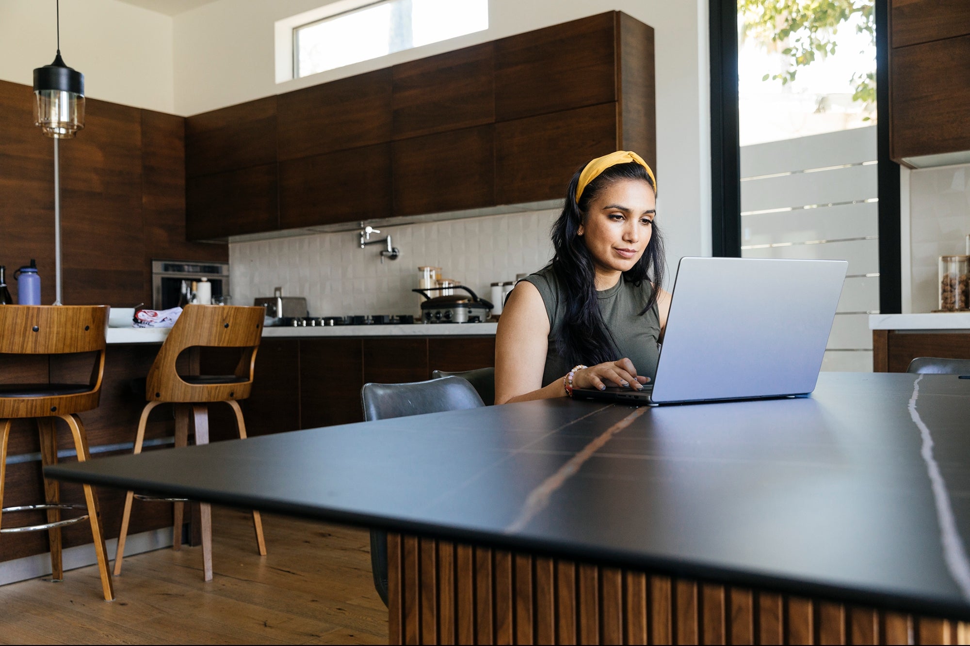 4 Side Hustles for Professionals Facing a Layoff