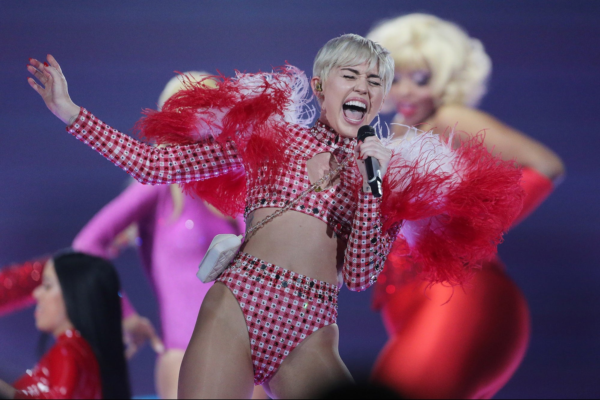 Miley Cyrus Reveals She 'Didn't Make a Dime' on 'Bangerz' Tour