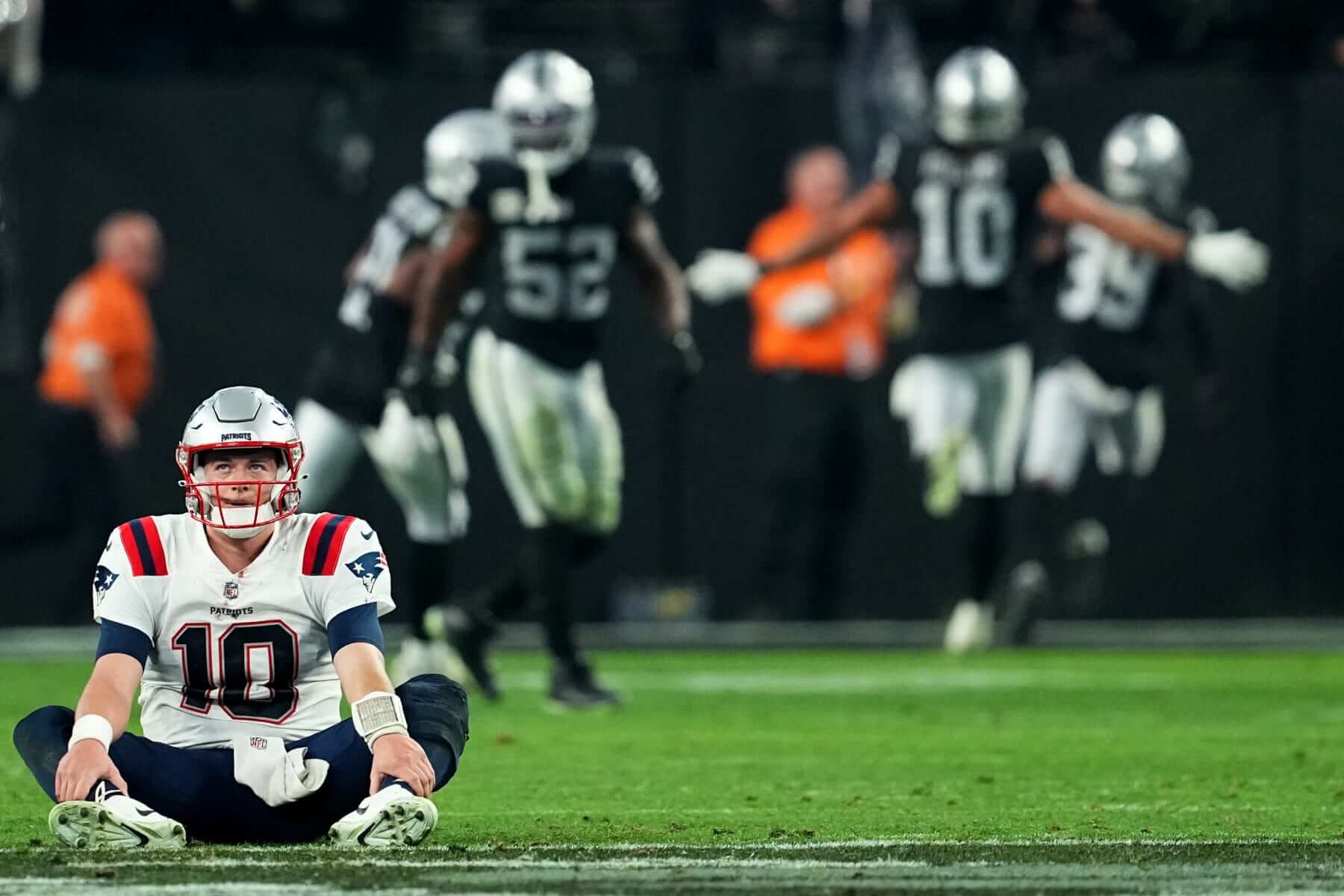 Watch Patriots vs Raiders NFL 2023 Outside USA on CBS